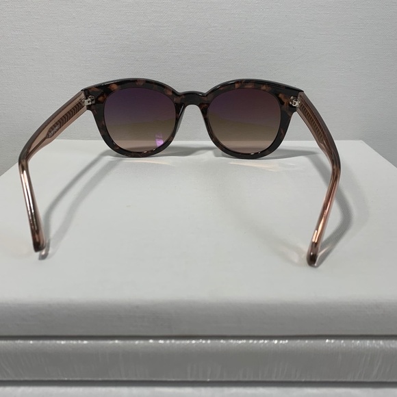 Unique tortoise shell w/rose accented sunglasses - Picture 3 of 4
